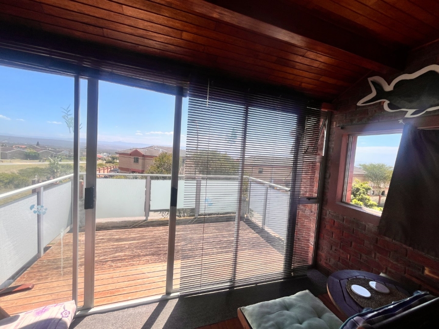 3 Bedroom Property for Sale in Wavecrest Eastern Cape